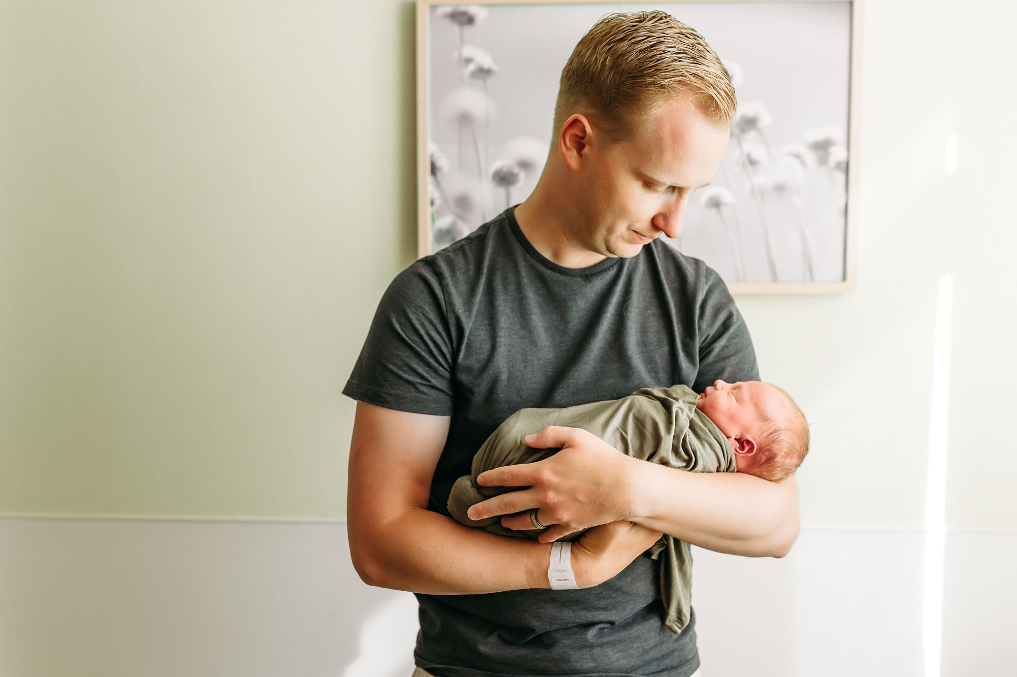 Dad holds newborn during Fresh 48 at Mercy Hospital OKC.